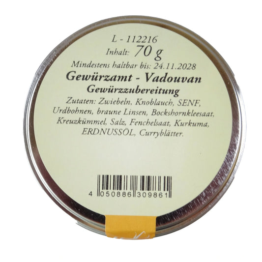 Altes Gewürzamt Vadouvan Fermentierte indo-französische Premium-Gewürzmischung, grüne Gewürzdose von oben auf hellem Hintergrund