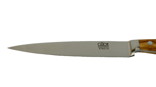 GÜDE Klinge des Filiermesser Alpha Olive X765/18 mit 18 cm Klingenlänge und Olivenholzgriff auf weißem Hintergrund