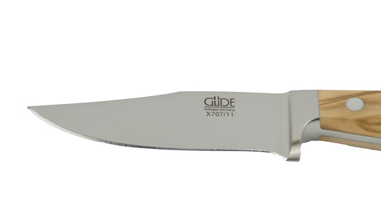 GÜDE Kinge des Jagdnicker Alpha Olive X707/11 mit 11 cm Klingenlänge und Olivenholz-Griff auf weißem Hintergrund