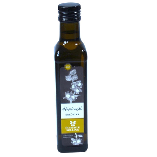 Ölmühle Solling Bio Haselnussöl in der 250ml Flasche auf weißem Hintergrund