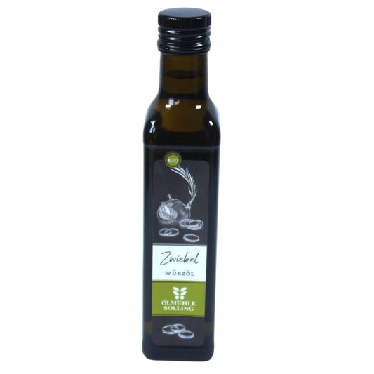 Ölmühe Solling Bio Zwiebel Würzöl in der 250ml Flasche auf weißem Hintergrund