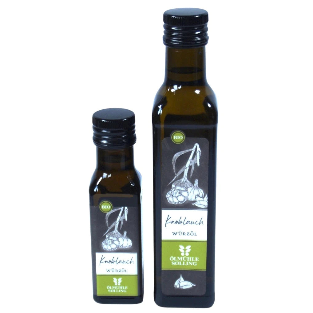 Ölmühle Solling Bio Knoblauch Würzöl in der 100ml und 250ml Flasche auf weißem Hintergrund