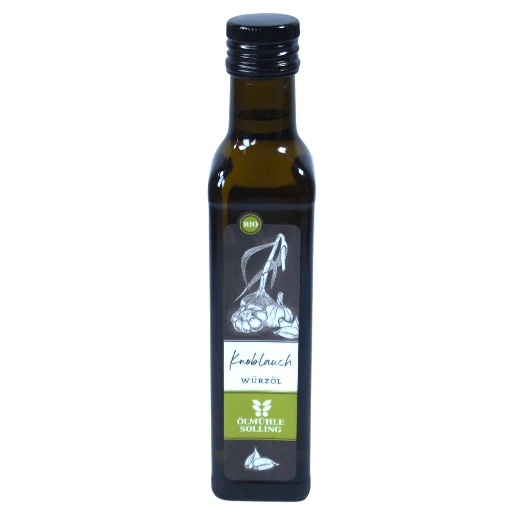 Ölmühle Solling Bio Knoblauch Würzöl in der 250ml Flasche auf weißem Hintergrund