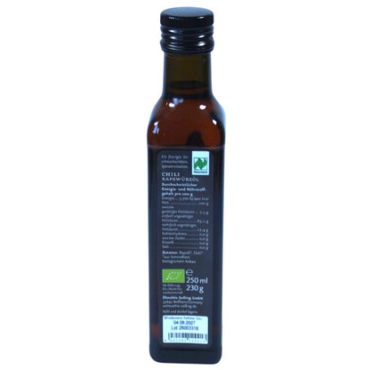 Ölmühle Solling Etikett Rückseite Bio Chili Würzöl in der 250ml Flasche auf weißem Hintergrund
