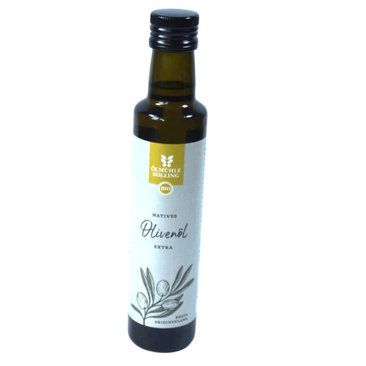 Ölmühe Solling Bio Olivenöl Griechenland in der 250ml Flasche auf weißem Hintergrund