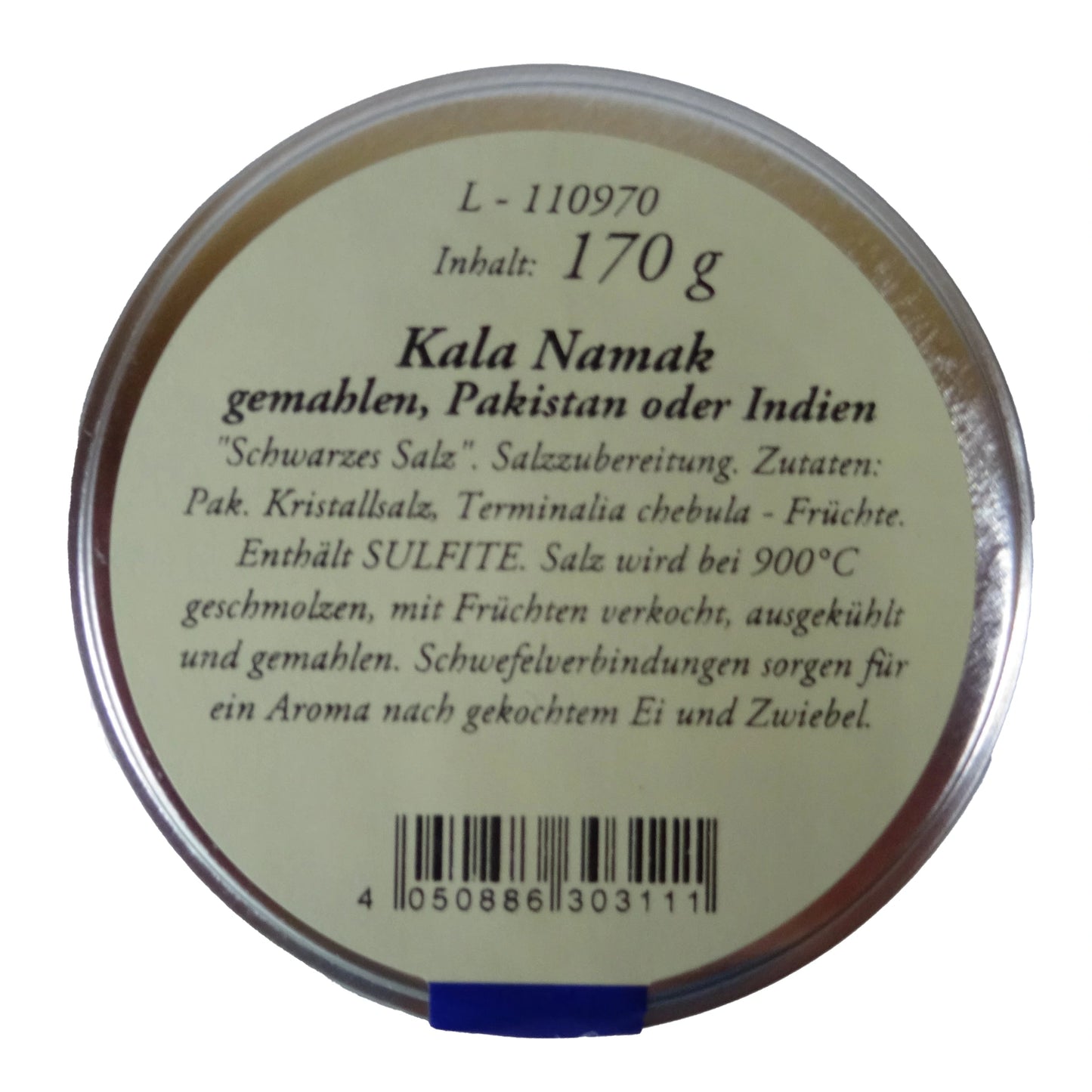 Altes Gewürzamt Kala Namak Traditionelles indisches Schwarzsalz, grüne Gewürzdose von oben auf hellem Hintergrund