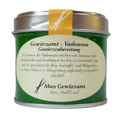 Altes Gewürzamt Vadouvan Fermentierte indo-französische Premium-Gewürzmischung, grüne Gewürzdose auf hellem Hintergrund