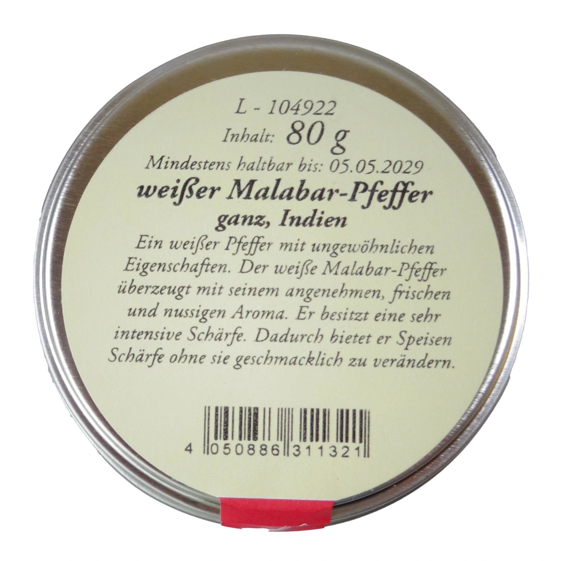Altes Gewürzamt Weißer Malabar-Pfeffer Reifer indischer Sortenpfeffer, grüne Gewürzdose von oben auf hellem Hintergrund