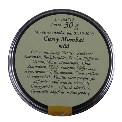 Altes Gewürzamt Curry Mumbai Mild-fruchtige Premium-Currymischung, grüne Gewürzdose Ansicht Deckel auf hellem Hintergrund