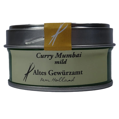 Altes Gewürzamt Curry Mumbai Mild-fruchtige Premium-Currymischung, grüne Gewürzdose auf hellem Hintergrund