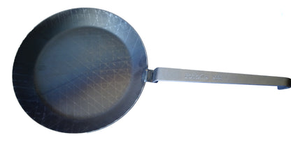 Turk Flex Pfannenteller 28cm Durchmesser mit eingeaktem Pfannengriff auf weißem Hintergrund