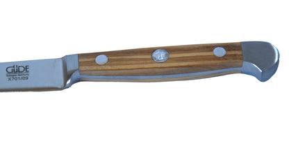 GÜDE Olivenholz-Griff des Gemüsemesser Alpha Olive X701/09 mit 9 cm Klingenlänge auf weißem Hintergrund