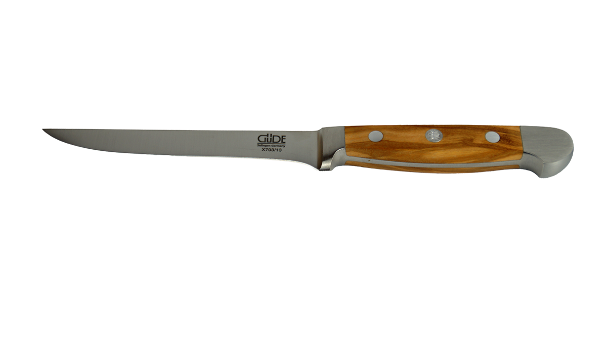 GÜDE Ausbeinmesser Alpha Olive X703 mit 13 cm Klingenlänge und Olivenholz-Griff auf weißem Hintergrund