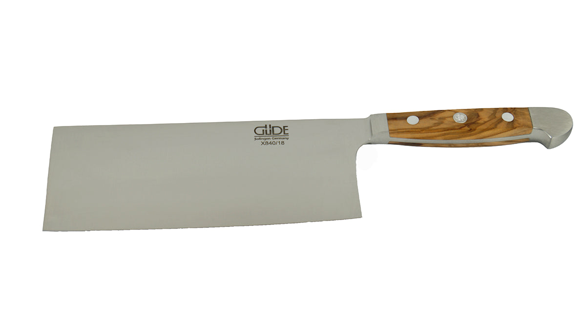 GÜDE Kochmesser Chinaform Alpha Olive X840/18 Asiatisches Kochmesser mit 18 cm Klingenlänge und Olivenholz-Griff auf weißem Hintergrund