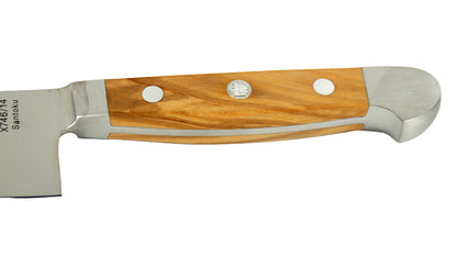 GÜDE Olivenholzgriff des Santoku Alpha Olive X746/14 – Japanisches Kochmesser mit glatter 14 cm langen Klinge und Olivenholz-Griff auf weißem Hintergrund