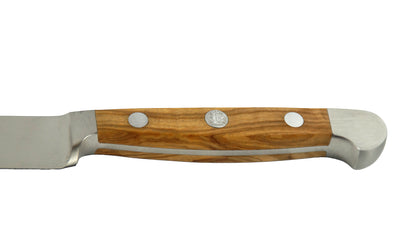 GÜDE Olivenholz-Griff des Zubereitungsmesser Alpha Olive X765/16 mit 16 cm Klingenlänge und Olivenholz-Griff auf weißem Hintergrund