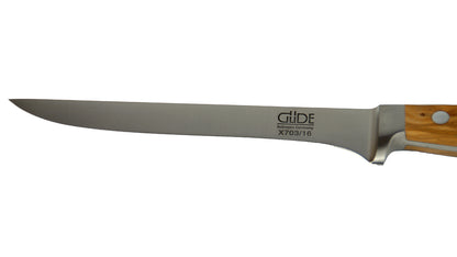 GÜDE Klinge des Ausbeinmesser Alpha Olive X703 mit 16 cm Klingenlänge und Olivenholz-Griff auf weißem Hintergrund