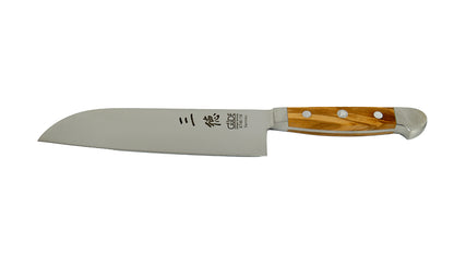 GÜDE Santoku Alpha Olive X746/18 – Japanisches Kochmesser mit glatter 18 cm langen Klinge und Olivenholz-Griff auf weißem Hintergrund