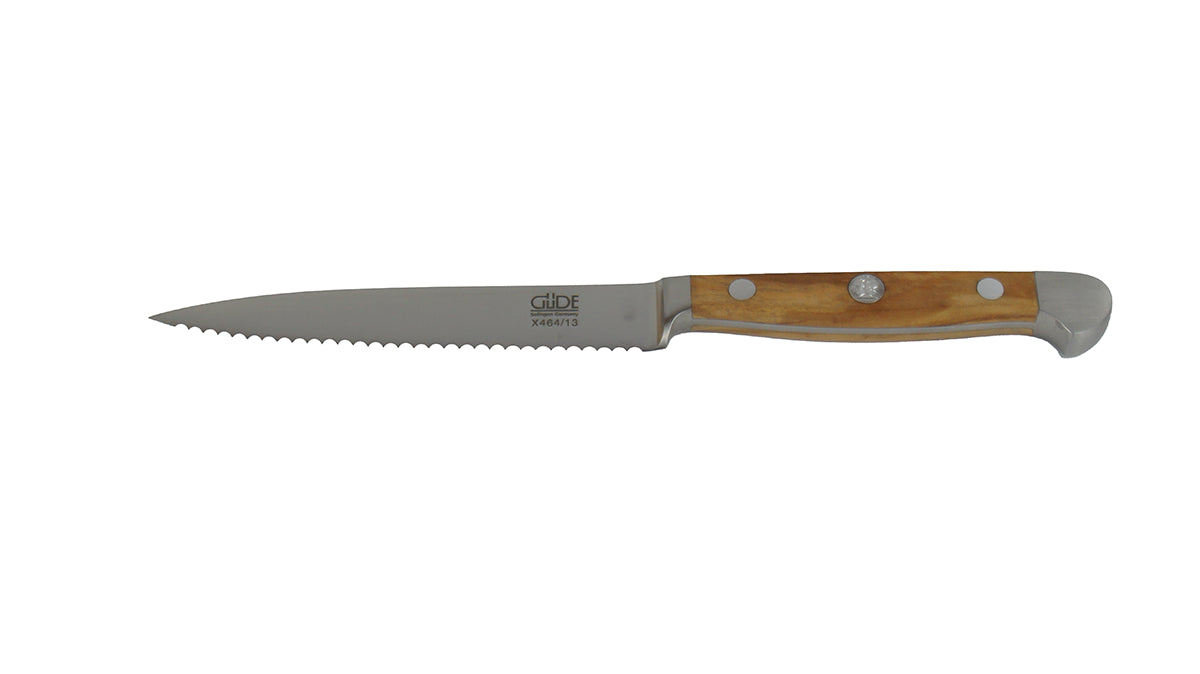 GÜDE Tomatenmesser Alpha Olive X464/13 mit 13 cm Klingenlänge und Olivenholz-Griff auf weißem Hintergrund