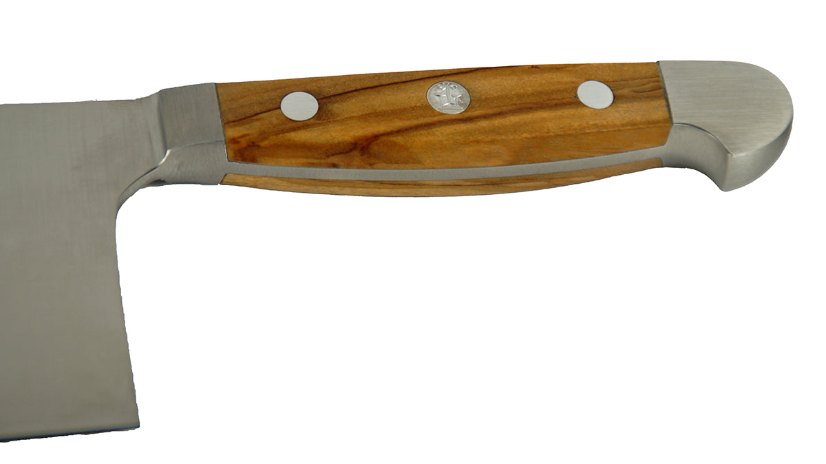 GÜDE Olivenholz-Griff des Hackmesser Alpha Olive X740/18 –  Fleisch-Hacker mit 18 cm Klingenlänge und Olivenholz-Griff auf weißem Hntergrund